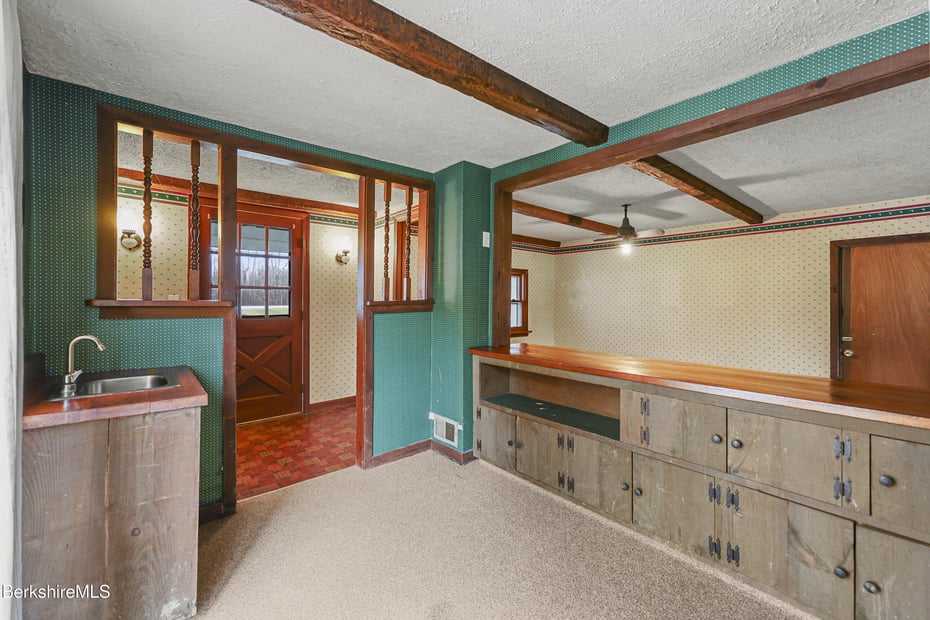 399 State Rd Photo 32