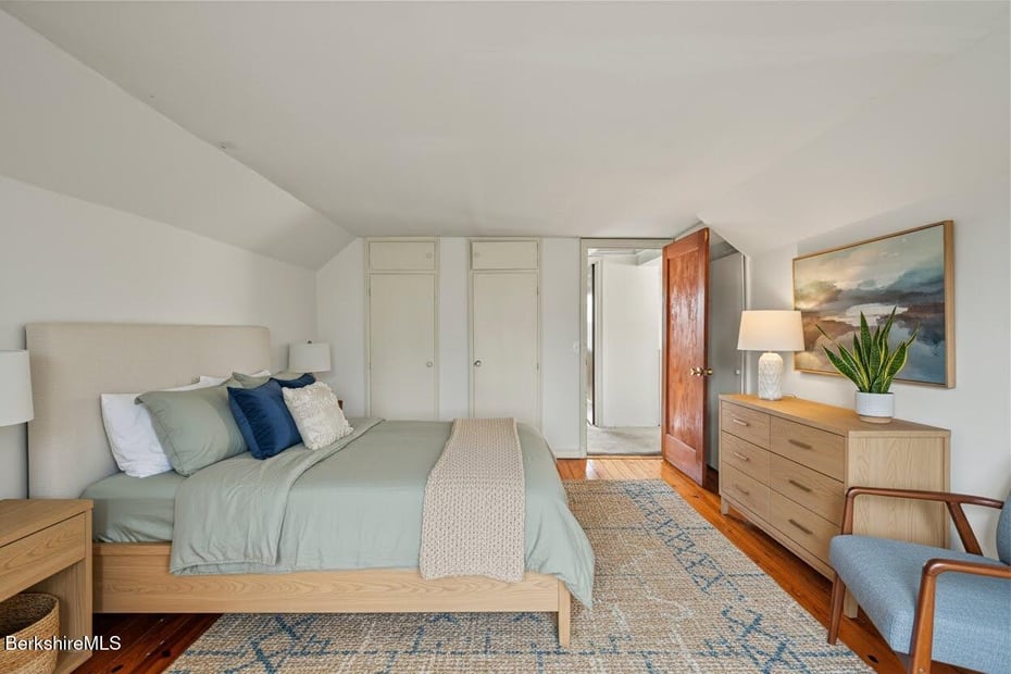 399 State Rd Photo 38