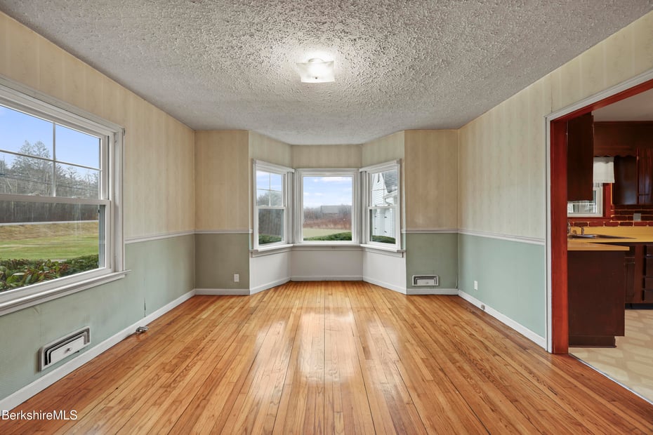 399 State Rd Photo 14