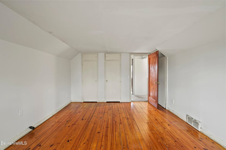 399 State Rd Photo 39