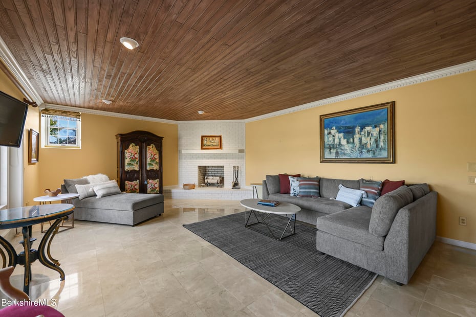 60 Old Cheshire Rd Photo 58