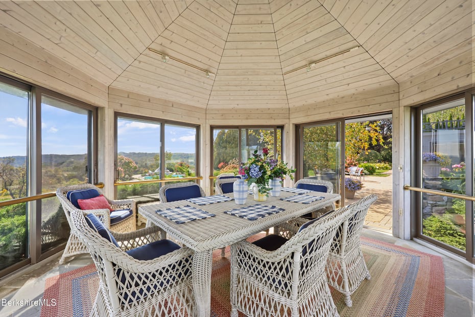 60 Old Cheshire Rd Photo 22