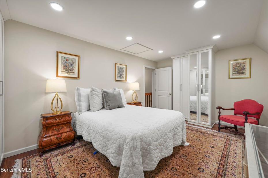 60 Old Cheshire Rd Photo 49