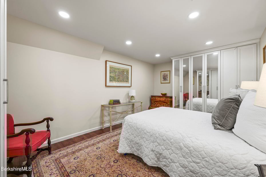 60 Old Cheshire Rd Photo 50