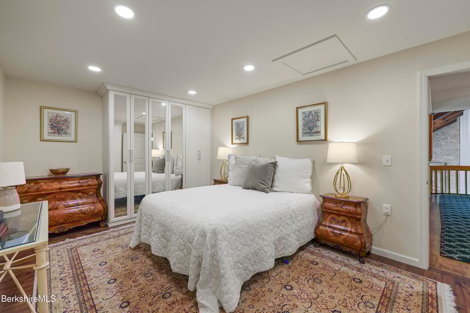 60 Old Cheshire Rd Photo 48