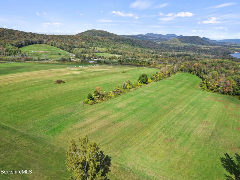 60 Old Cheshire Rd Photo 4