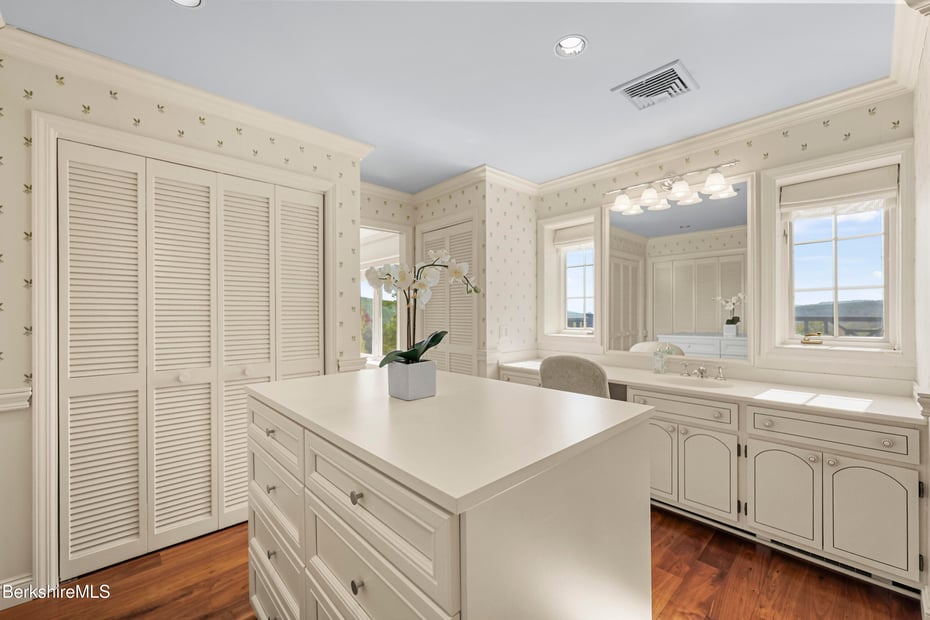 60 Old Cheshire Rd Photo 44