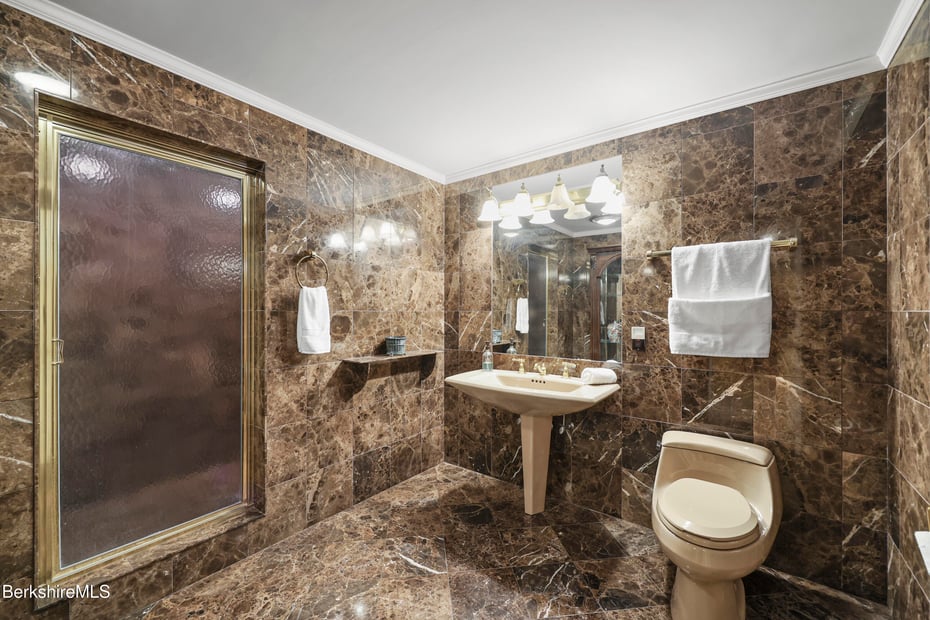 60 Old Cheshire Rd Photo 60