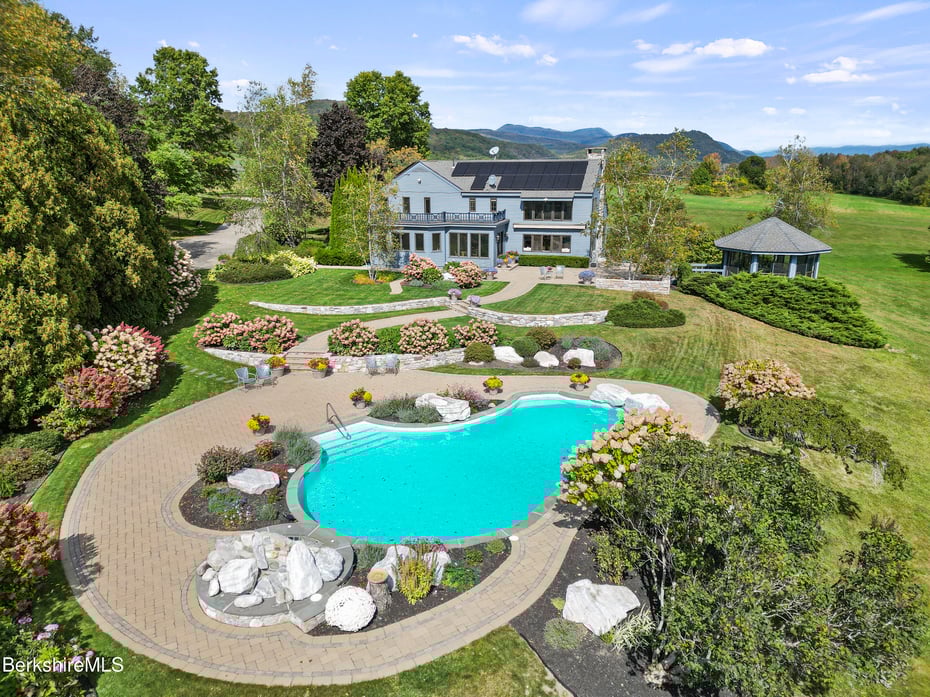 60 Old Cheshire Rd Photo 2