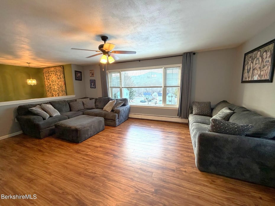 8 Country Rd Photo 15