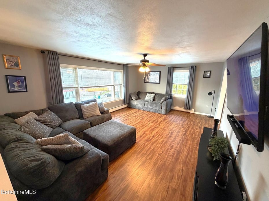 8 Country Rd Photo 13