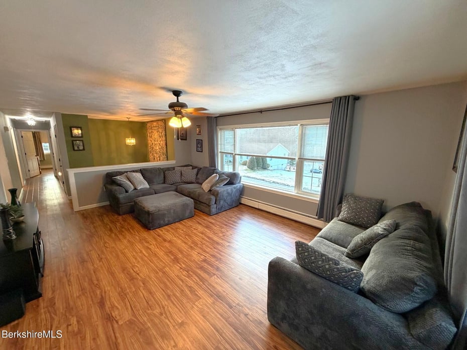 8 Country Rd Photo 14