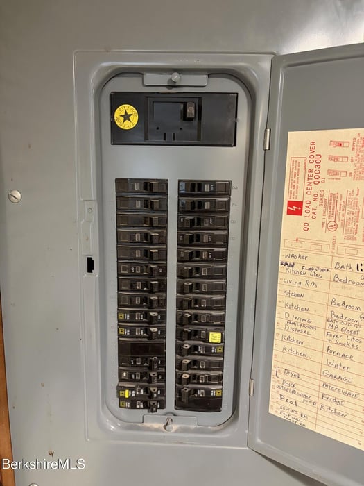 8 Country Rd Photo 44