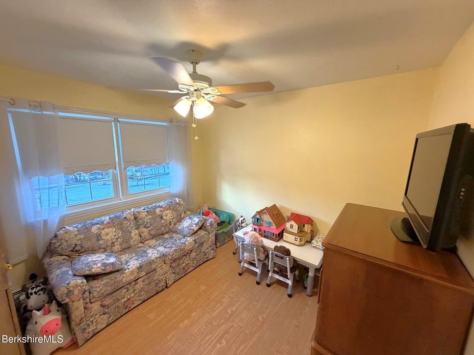 8 Country Rd Photo 24