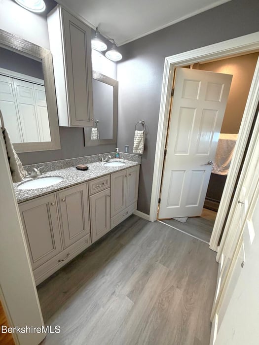 8 Country Rd Photo 19