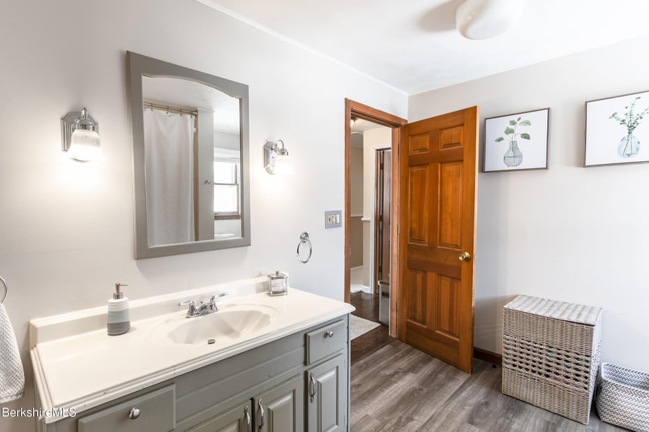 268 Devonshire Dr Photo 29