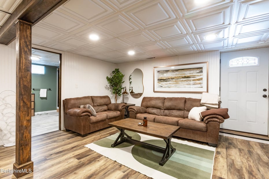 268 Devonshire Dr Photo 34