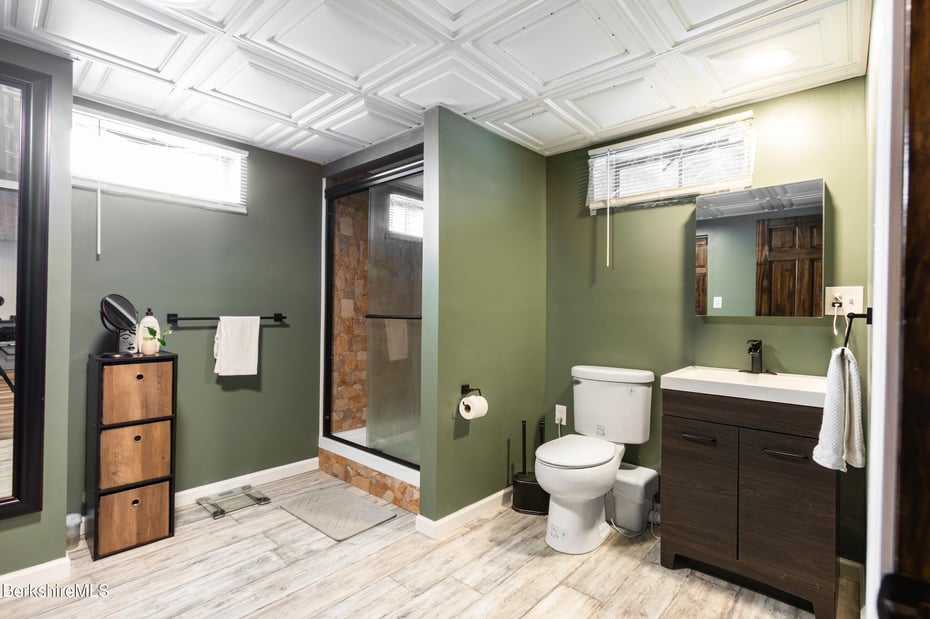 268 Devonshire Dr Photo 35