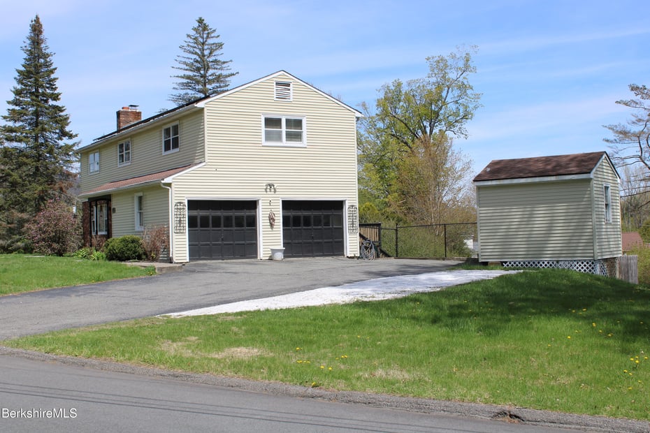 268 Devonshire Dr Photo 4