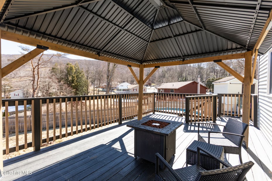 268 Devonshire Dr Photo 9