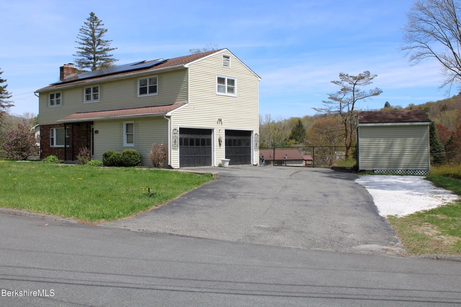268 Devonshire Dr Photo 5