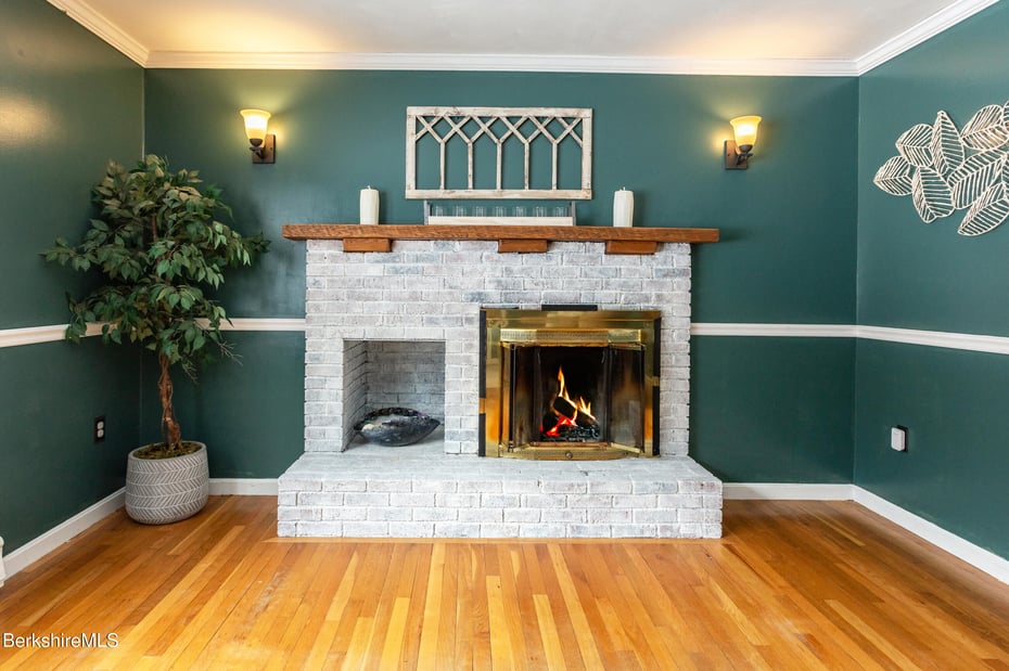 268 Devonshire Dr Photo 13