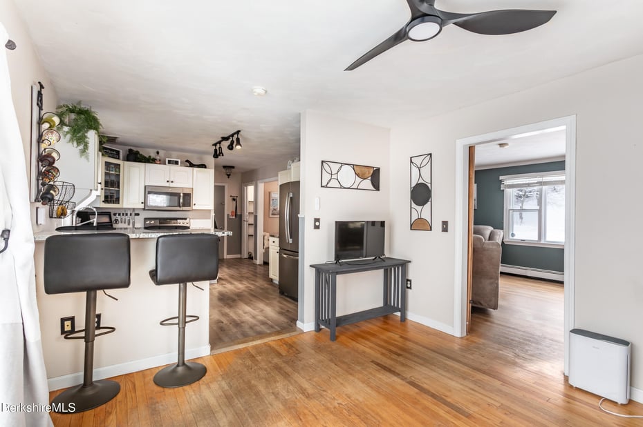 268 Devonshire Dr Photo 17