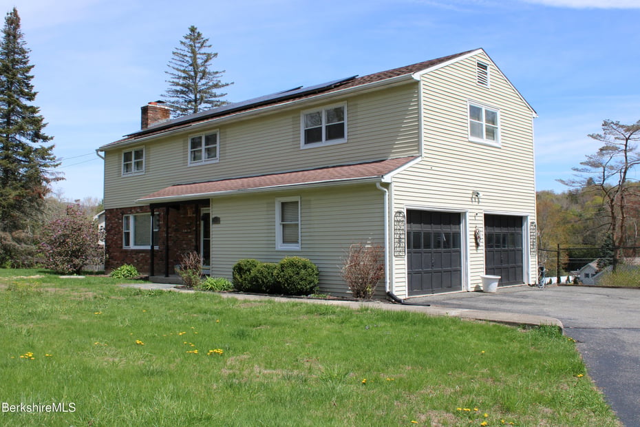268 Devonshire Dr Photo 3