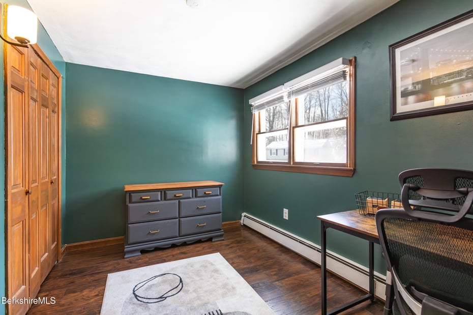 268 Devonshire Dr Photo 32