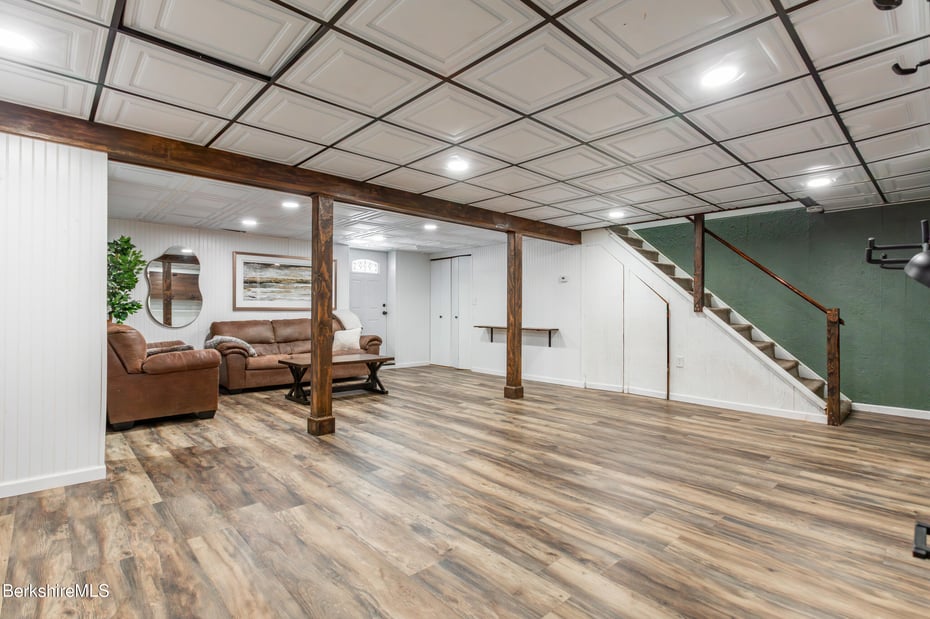 268 Devonshire Dr Photo 38