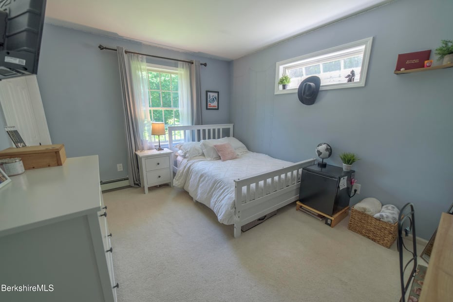 15 Cone Ave Photo 12