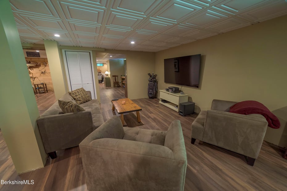 15 Cone Ave Photo 16