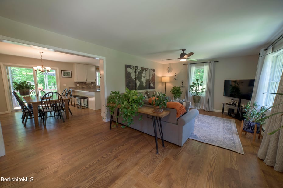 15 Cone Ave Photo 4
