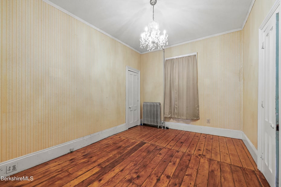 6 Crandall St Photo 9