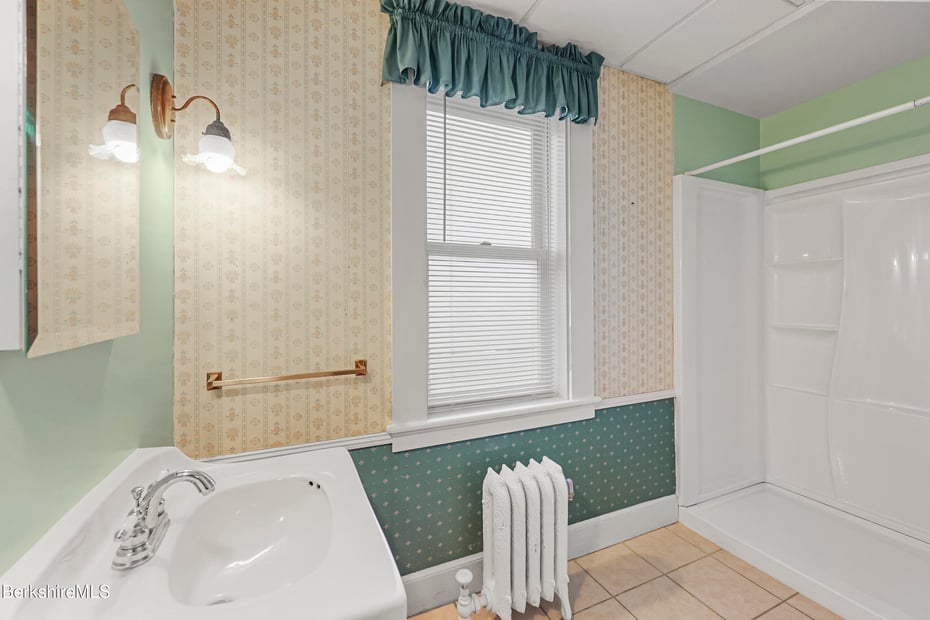 6 Crandall St Photo 7