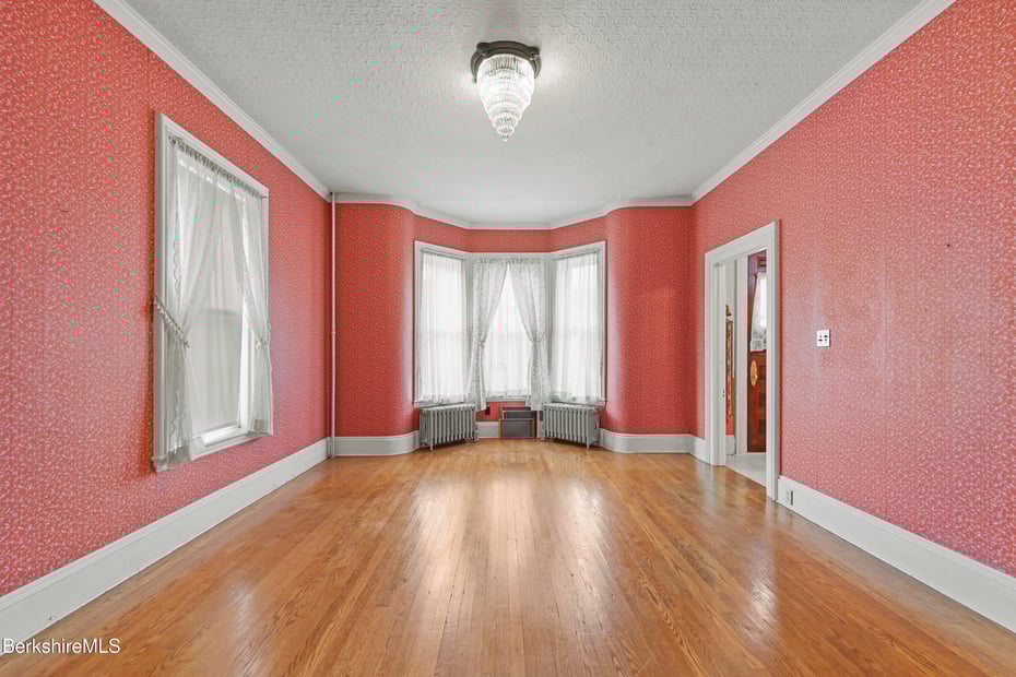 6 Crandall St Photo 10