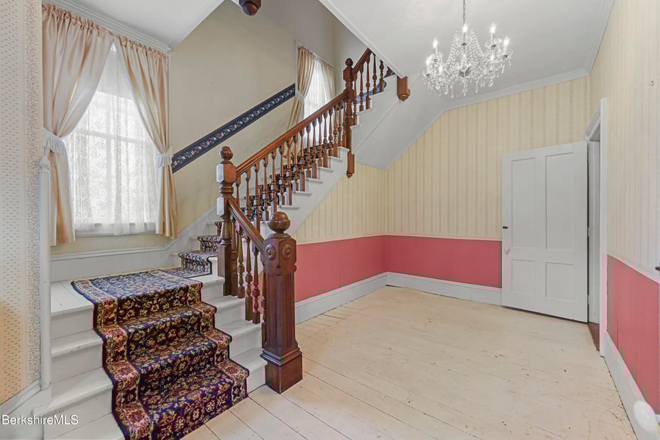 6 Crandall St Photo 11