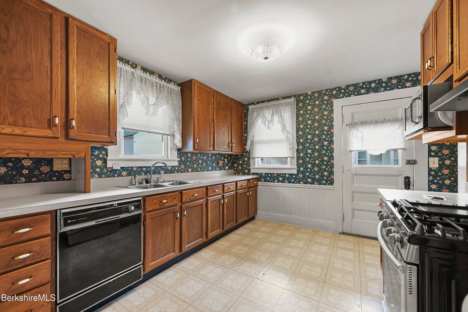 6 Crandall St Photo 3