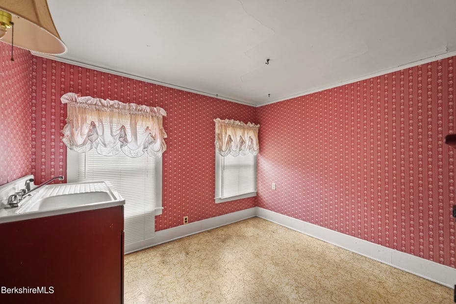 6 Crandall St Photo 18