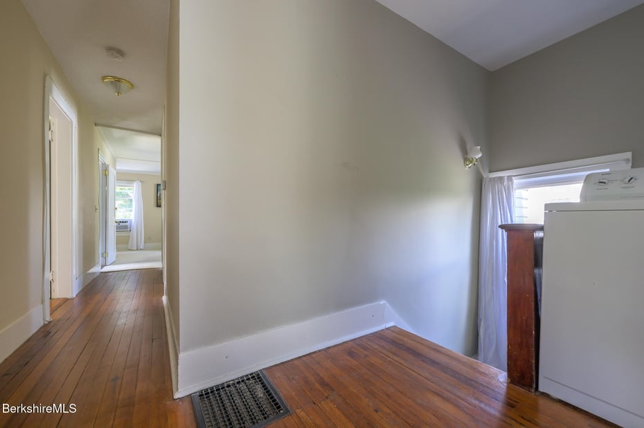 36 Tucker St Photo 33
