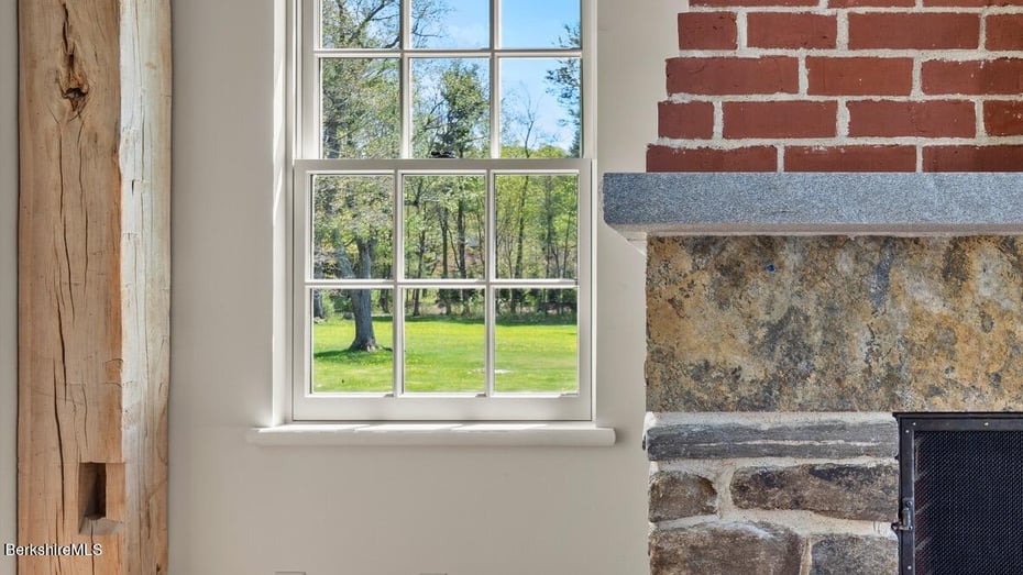 8 Shamrock St Photo 6
