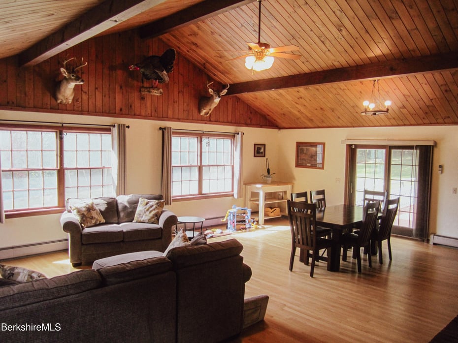 805 Savoy Rd Photo 6