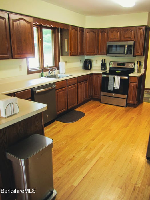 805 Savoy Rd Photo 12