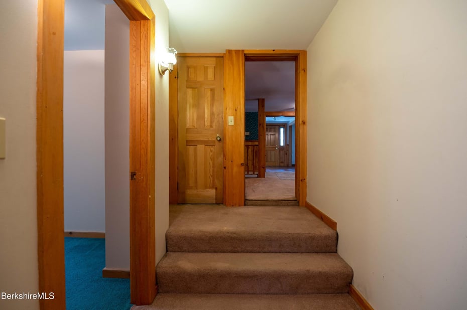 1057 Main St Photo 16