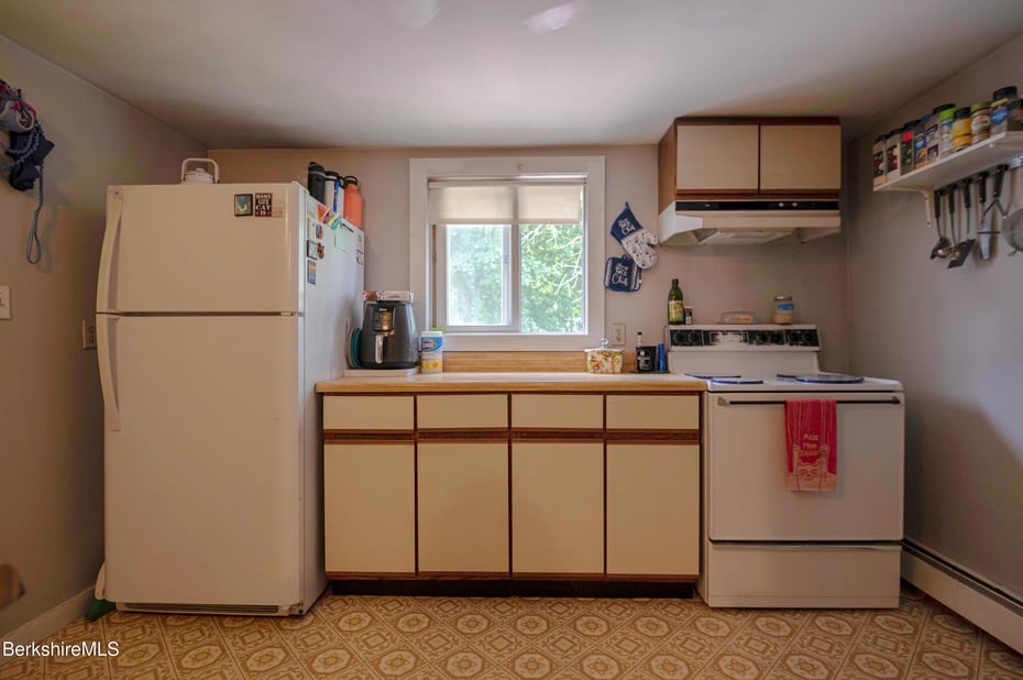 1057 Main St Photo 38