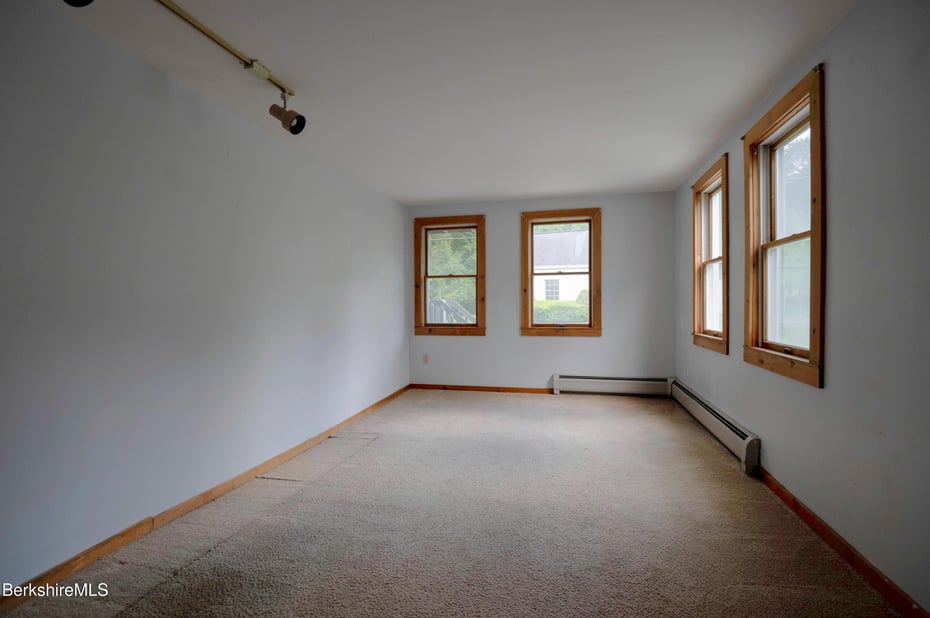 1057 Main St Photo 22