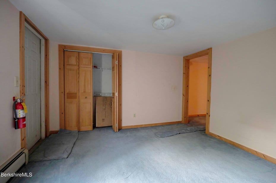 1057 Main St Photo 12