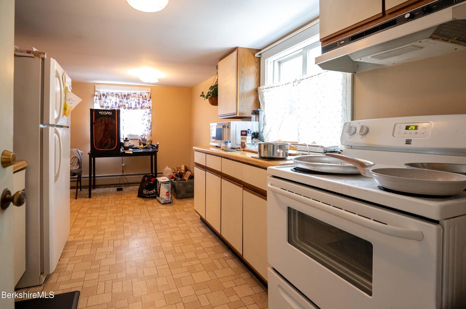 1057 Main St Photo 32