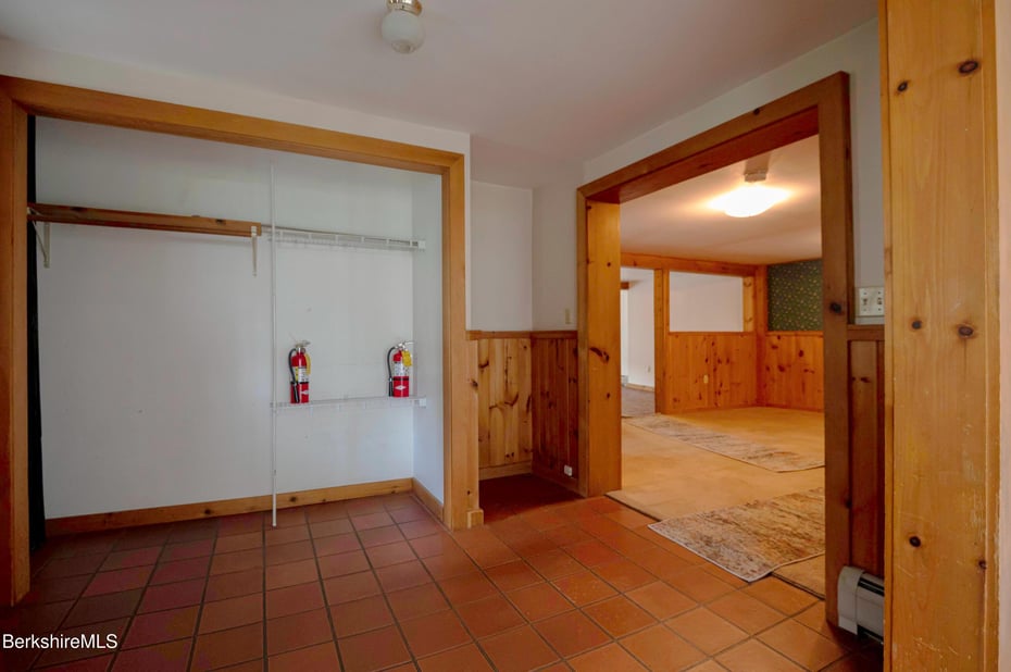 1057 Main St Photo 21