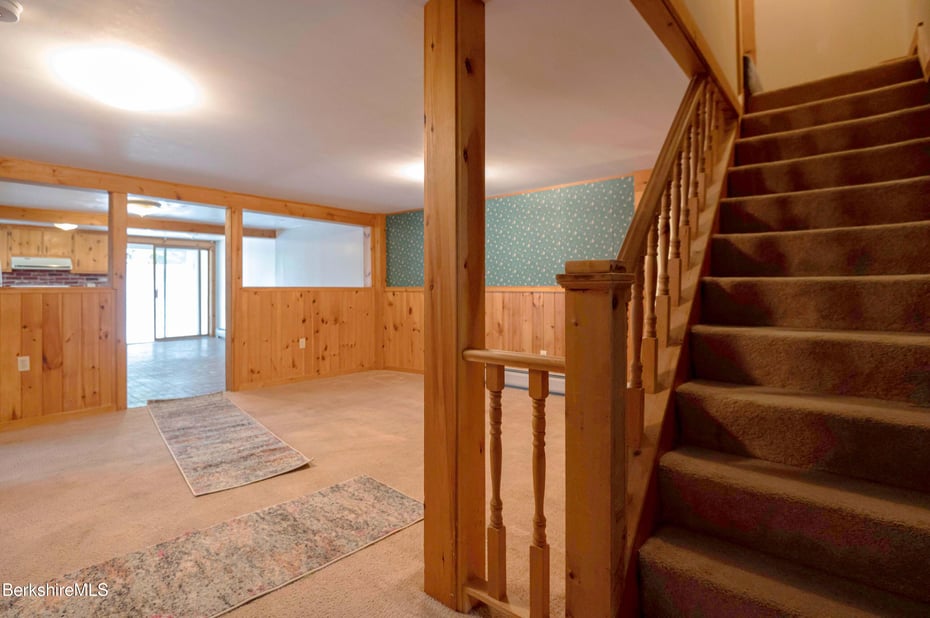 1057 Main St Photo 19